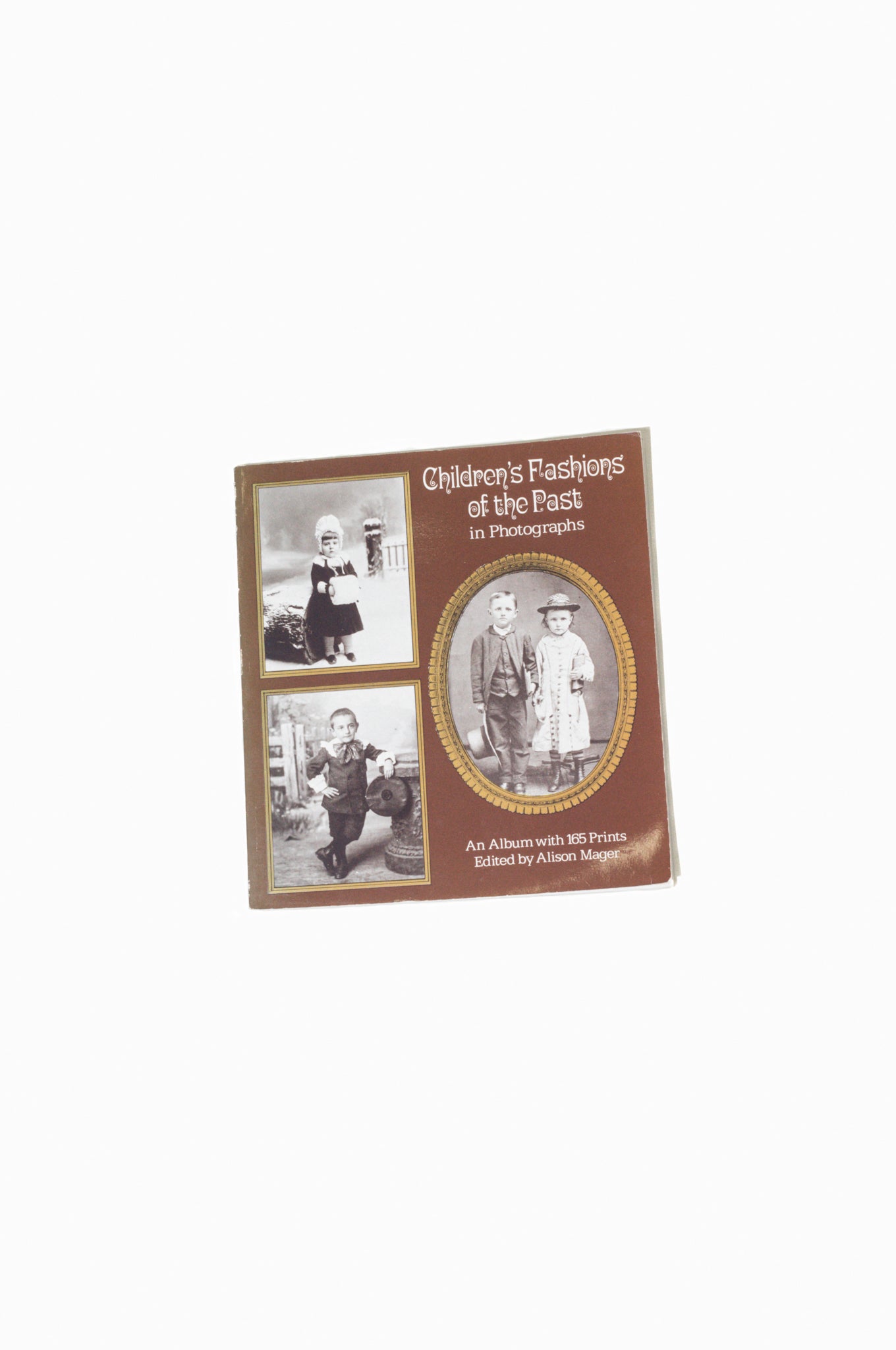 「Children's Fashions on the Past in Photographs」