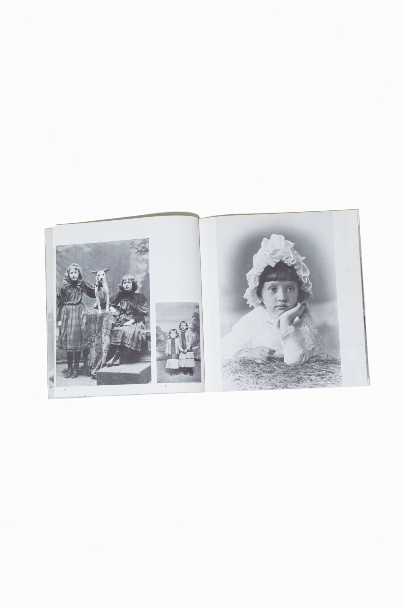 「Children's Fashions on the Past in Photographs」