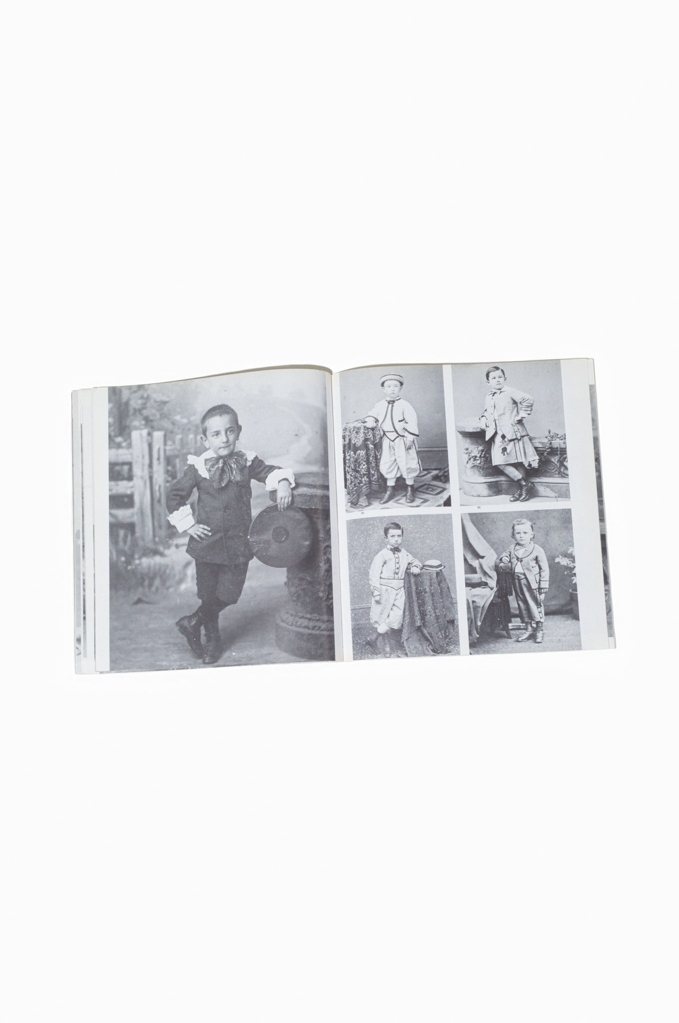 「Children's Fashions on the Past in Photographs」