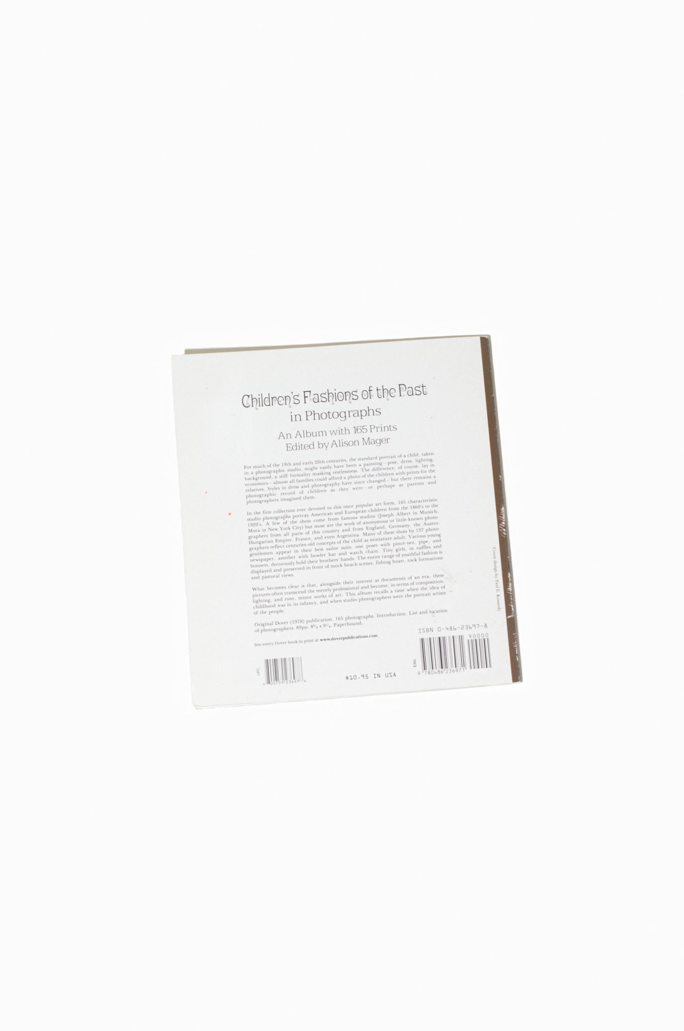 「Children's Fashions on the Past in Photographs」