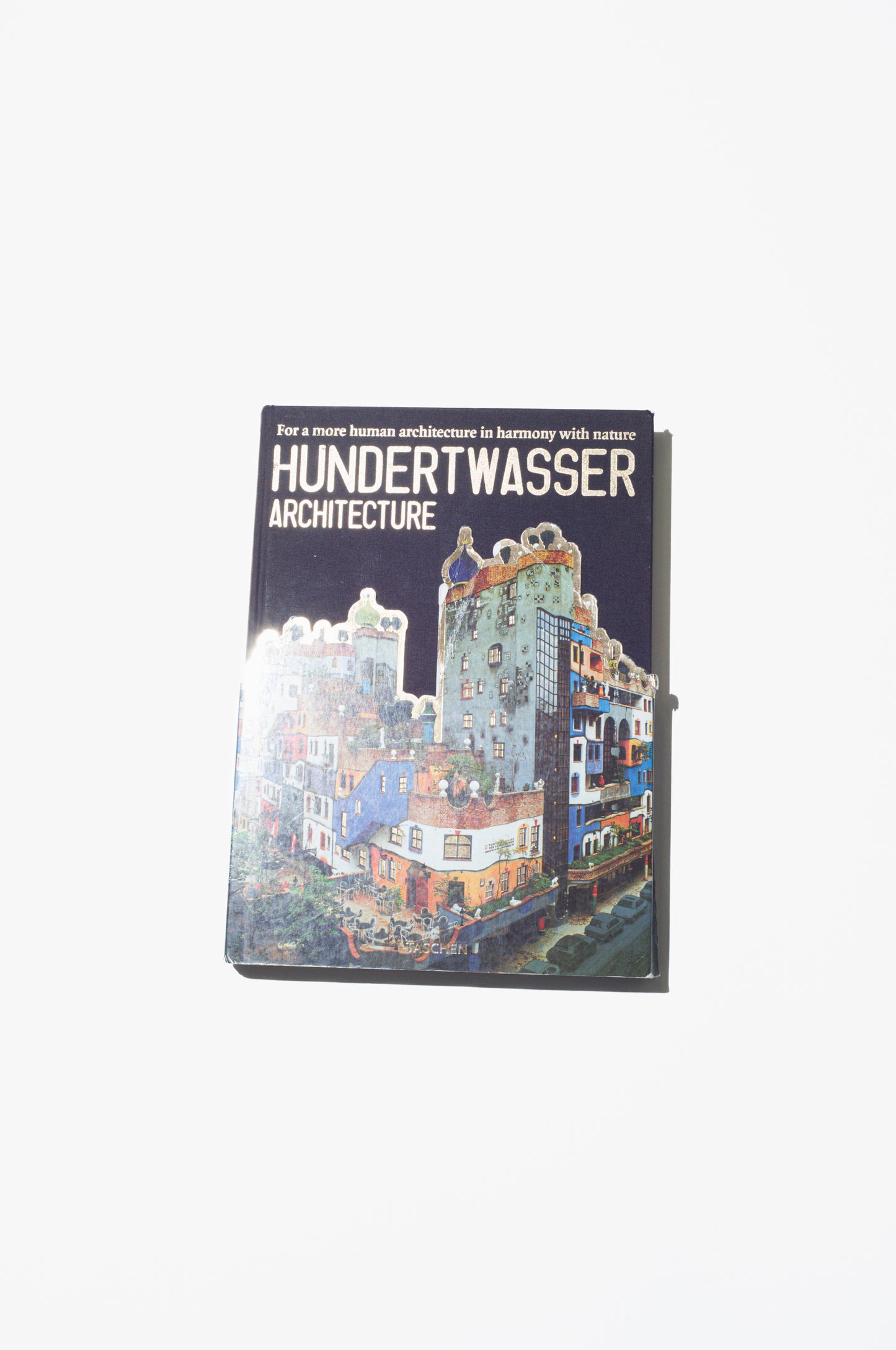 「HUNDERTWASSER ARCHITECTURE」